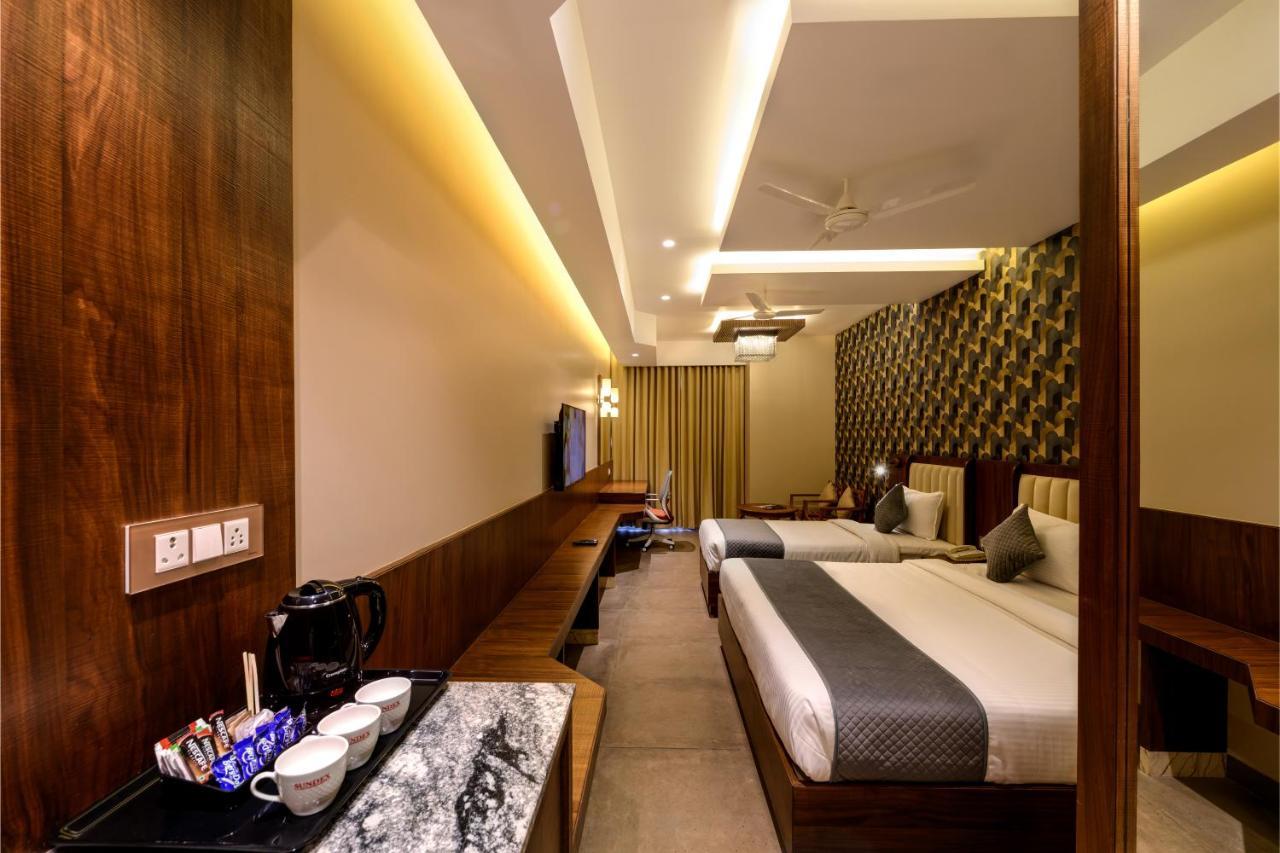 Sundex Hotel Танджавур Экстерьер фото