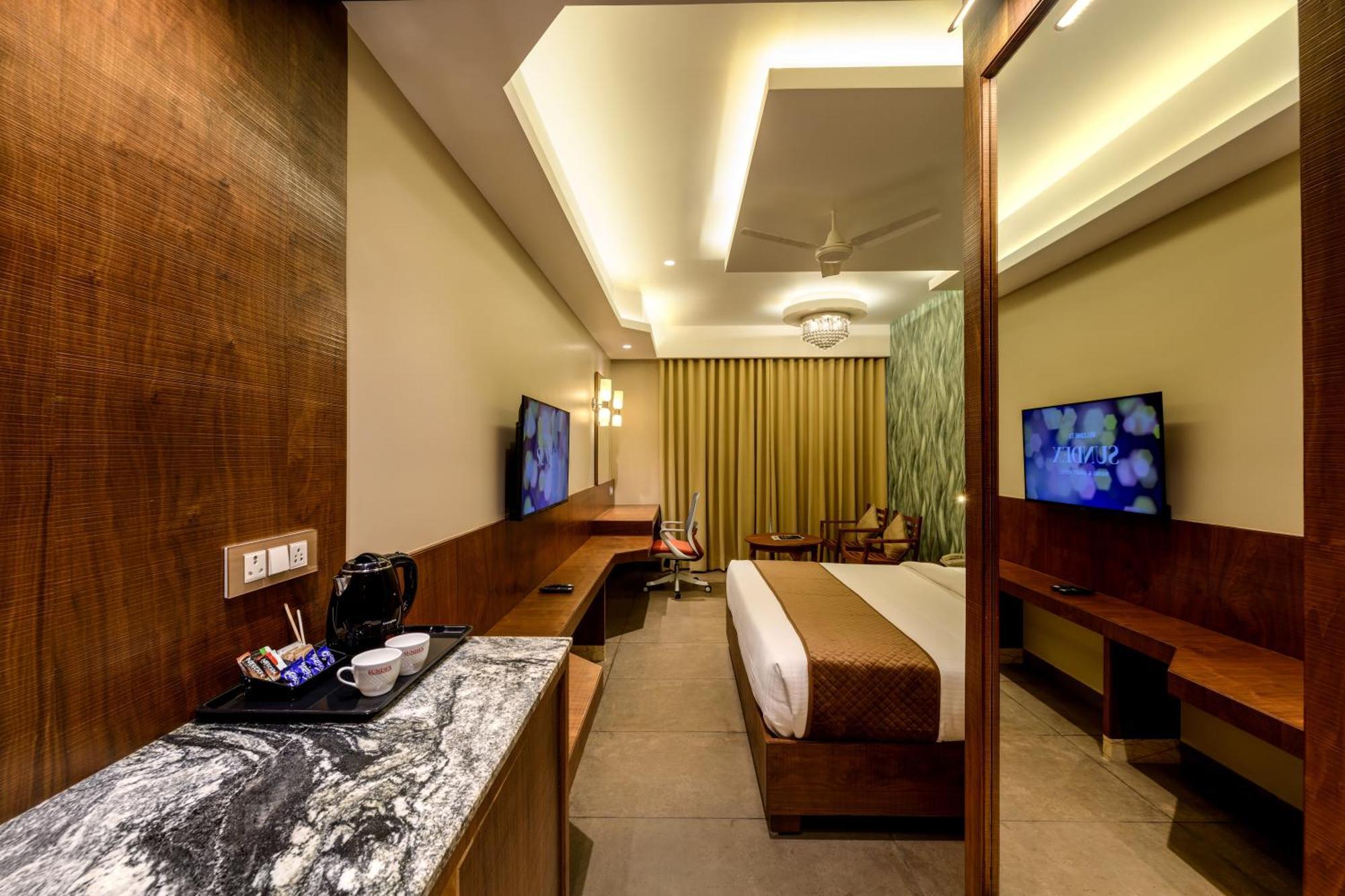 Sundex Hotel Танджавур Экстерьер фото