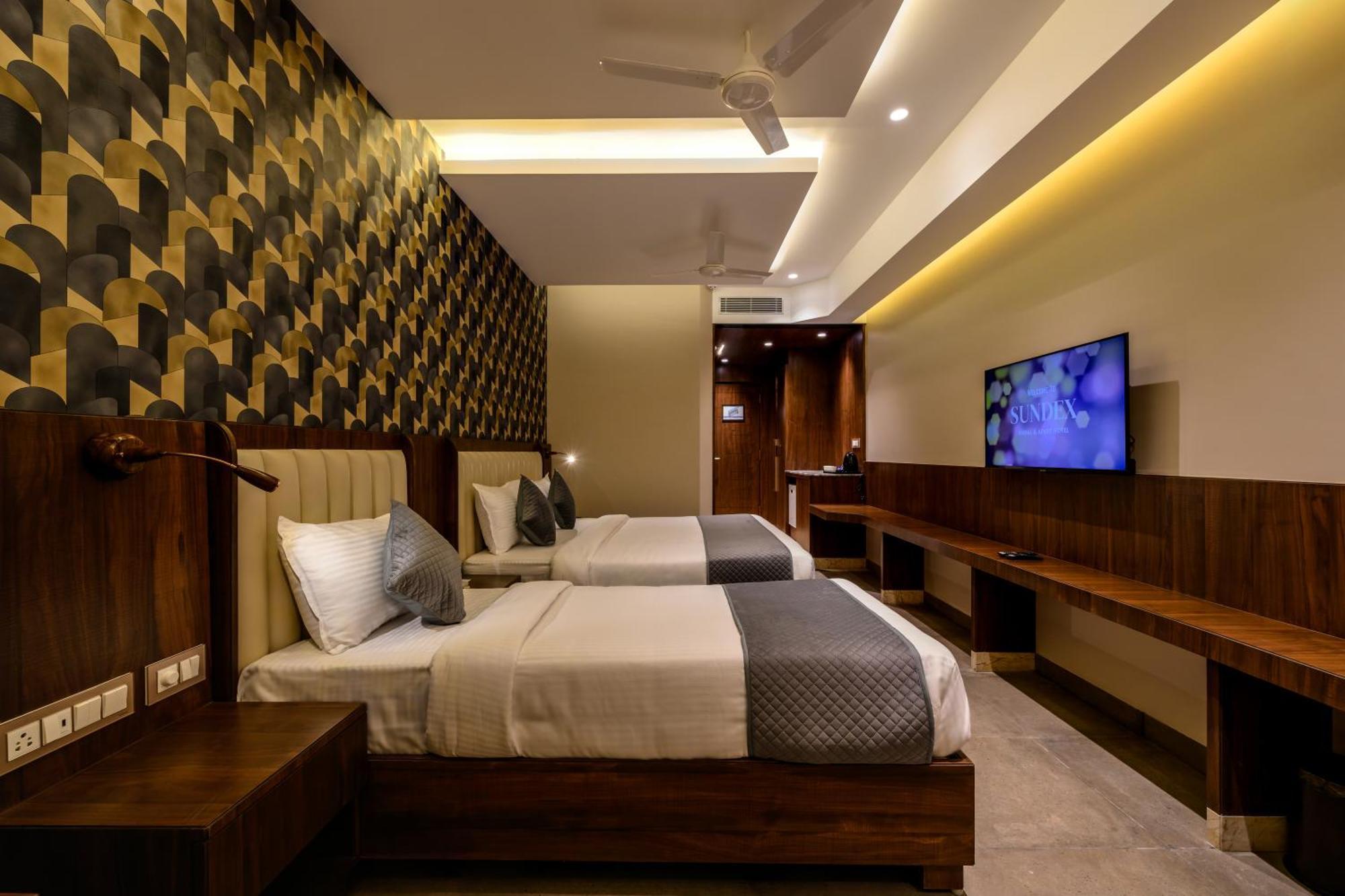 Sundex Hotel Танджавур Экстерьер фото