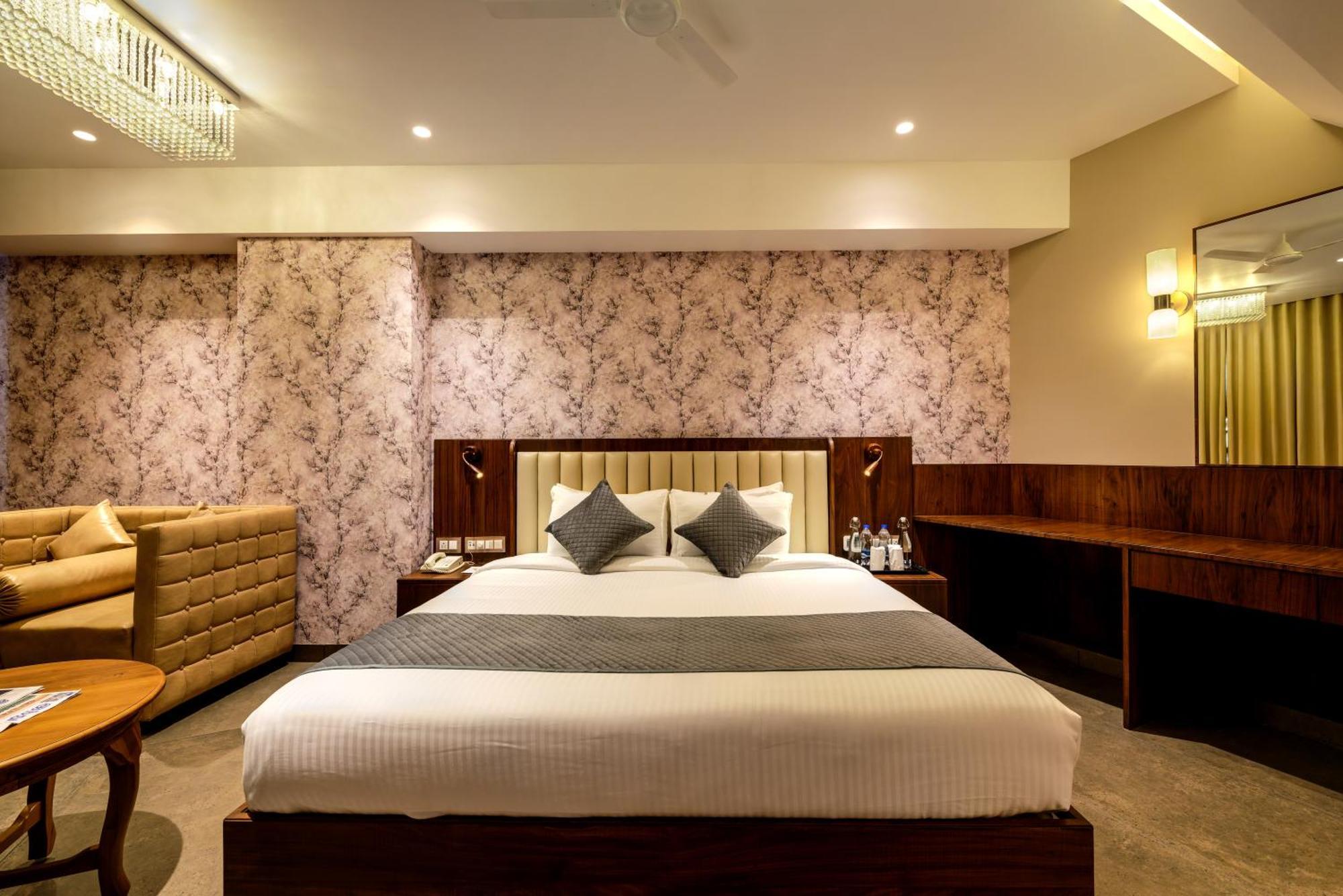 Sundex Hotel Танджавур Экстерьер фото